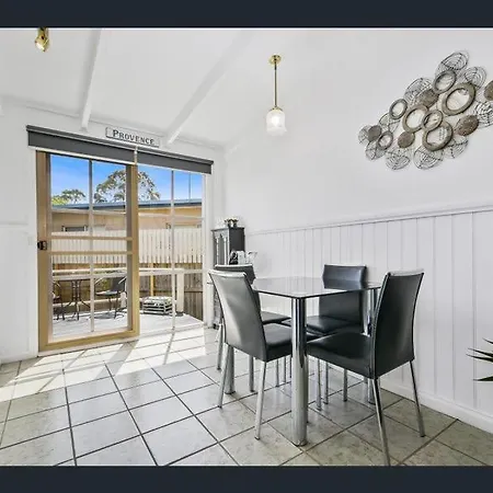 Creek Cottage Bed And Breakfast Traralgon Exterior photo