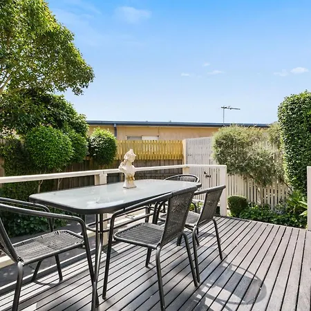 Creek Cottage Bed And Breakfast Traralgon Exterior photo