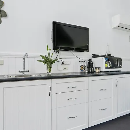 Creek Cottage Bed And Breakfast Traralgon Exterior photo