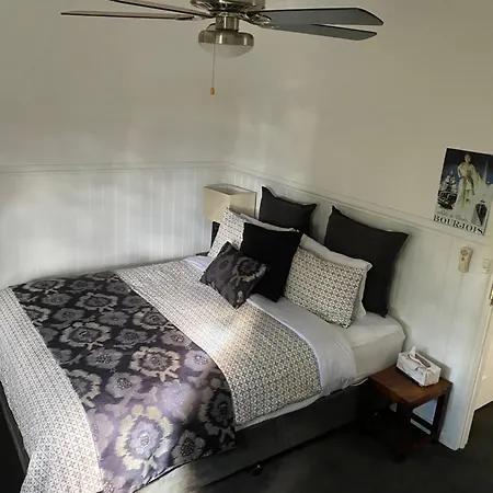 Creek Cottage Bed And Breakfast Traralgon Exterior photo