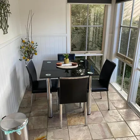 Creek Cottage Bed And Breakfast Traralgon Exterior photo