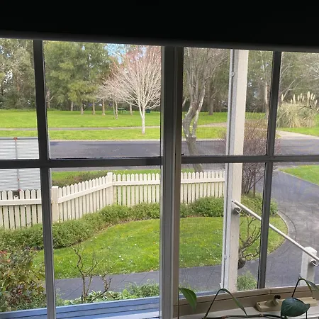 Creek Cottage Bed And Breakfast Traralgon Exterior photo